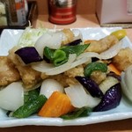 正楽 - 肉と野菜の素揚げ(酢豚の餡掛け前)