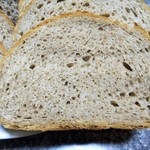 ベッケライ テューリンガー ヴァルト - roggenmischbrot（クラムのキメが細かくキレイです）