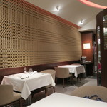 ラ ソスタ - 30年10月　落ち着いた店内