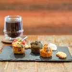 オシオ ヒーリングスペース&カフェ - ブロッコリーとトマトのお野菜ケーキ、米粉のカボチャマフィン、米粉の抹茶マフィン、コーヒー