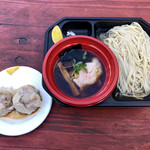 飯田商店 - 「濃密鶏清湯と濃密昆布水のつけ麺」850円と「純水金華豚の大ぶりシウマイ」350円（大つけ麺博2018第四陣）