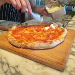 ザ ピッツァバー ON 38TH - “ブファラ” トマトと水牛のモッツァレラ バジル（2,500円）