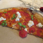 ザ ピッツァバー ON 38TH - “ブファラ” トマトと水牛のモッツァレラ バジル（2,500円）