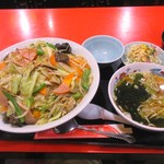 加奈藺 - 激盛り中華丼　１３００円