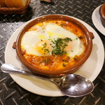 ティオ・ダンジョウ - 野菜とチョリソーのトマト煮半熟玉子添え