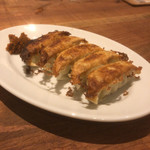 餃子とスパークリング バブルス - 焼き餃子