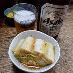 豚の味珍 - 白菜の漬物(ラパ菜)とアサヒスーパードライ