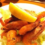 旬菜・創作・美酒 ダイニング　フロッシュ - 甘エビのから揚げ。甘エビの味が濃厚になって止まらない！