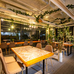 ristorante Junari - ４人でもゆったりと座れるテーブル席。