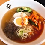 平壌冷麺食道園 - 平壌冷麺・中辛(800円)