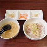 華記茶餐廰 - 鶏肉ライス、スープ、副菜