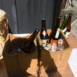 三河屋 - 三河屋さんの店頭で半合200円でひやおろしの飲み比べが楽しめました