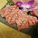 焼肉たまき - 厚切マンゴータン税抜1580円