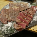 焼肉たまき - 厳選黒毛和牛A5サーロイン税抜1600円と厳選黒毛和牛A5ヘレ税抜1600円