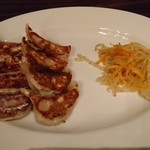 GYOZA BAR - 焼餃子（８個）480円