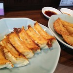 来らっせ - 焼き餃子 揚げ餃子 各250円 みんみん