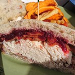 Wildflower Bread Company - (2018年10月　訪問)Turkey Cranberry Walnut Stuffing Sandwich。ターキータップリでボリュームあり。甘酸っぱくフルーティーなクランベリーソースも上手にマッチしていました。けど後半は少し塩気が強めに感じたかな。