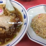 大成軒 - ラーメンと半チャーハン