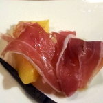 ラ･マンチーナ - 黄金桃と生ハム