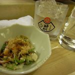 よってけふうちゃん - お通し(おくら、とろろ、たこ)と焼酎(かのか)
