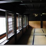 農家民宿 里屋敷 - 階段箪笥を上った２階の部屋