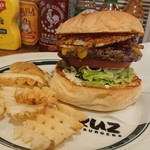 CRUZ BURGERS & CRAFT BEERS - ベーコンエッグチーズバーガー