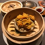 上海蟹のオスメスの身と卵のうまみをダイレクトに楽しめる贅沢な一品