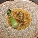 フカヒレの塊に、上海蟹の上品な甘さを味わえる餡が絶品