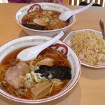 からすや食堂 - しょうゆラーメン 500円、チャーハン 600円