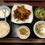 福秦酒家 - 鶏肉の黒酢あんかけ定食