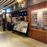 食事処 ニュー因幡 - 博多駅一番街、朝食を求める観光客で賑わっています。