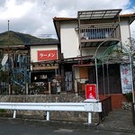 Shinkouhanten - 店舗外観(国道の反対側からも入れます）