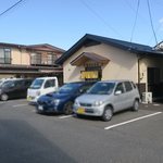 おざわ食堂 - 店の前が駐車場です