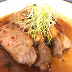 意屋 - 肉自体はちょっと硬いけど、油がのっていて、ソースも美味しかった。序盤に出てきてくれてたらがっついてた（笑）