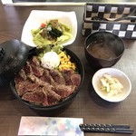 鉄板 風土 - ステーキ丼 １２０ｇ・サラダ・味噌汁・香の物付 １０８０円