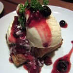 Cafe Restaurant Ginza Candle - アップルパイアラモード MIXベリーソース