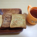 ヒロシマファンの宿 - パン1種類づつをトースターで焼いたミャ