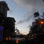 Dick's Lechon Hawaii - 夜も人が溢れてます