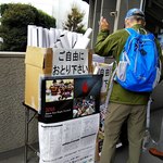 秩父宮ラグビー場 売店 - 自由に取るおじいちゃん。