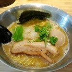 Ramen Shodai Okawari - 鶏白湯 700円 味玉 100円
