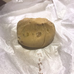 菓舗　ひとつばたご - 栗の粒が入っています