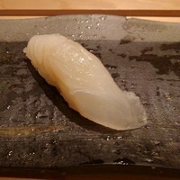 すし匠 - ヒラメ握り