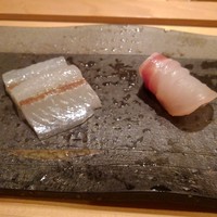 すし匠 - 左がサヨリ、右がマダイ