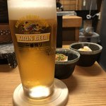 焼鳥 せんみょう - 生中（一番絞り） お通し（山芋のながし、浅漬け）