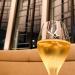 SALONE TOKYO - シャンパンと窓