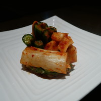 焼肉 大河 - 『キムチ盛合わせ』￥780円　　　　　　　　　　　　　　　　　　　　　　　　　白菜キムチ、カクテキ、オイキムチの盛り合わせです。普通という印象です。可もなく不可もなくという感じです。