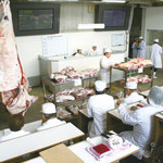 肉的加工全部在本店的中央廚房進行。