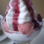 パフェ＆カフェ雪菓子館 - 苺ヨーグルトパフェ