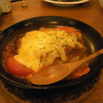 快食空間 makanaiya - チーズがとろけるハンバーグのトマトグラタン