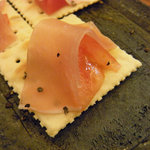 快食空間 makanaiya - 生ハムとクリームチーズのクラッカー